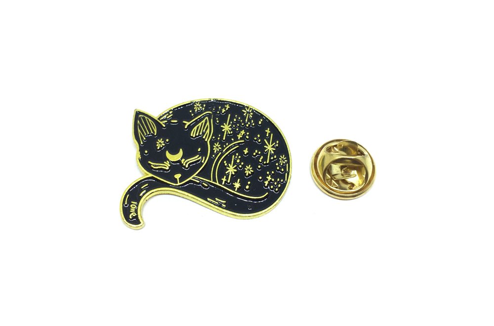 Lying Cat Pin